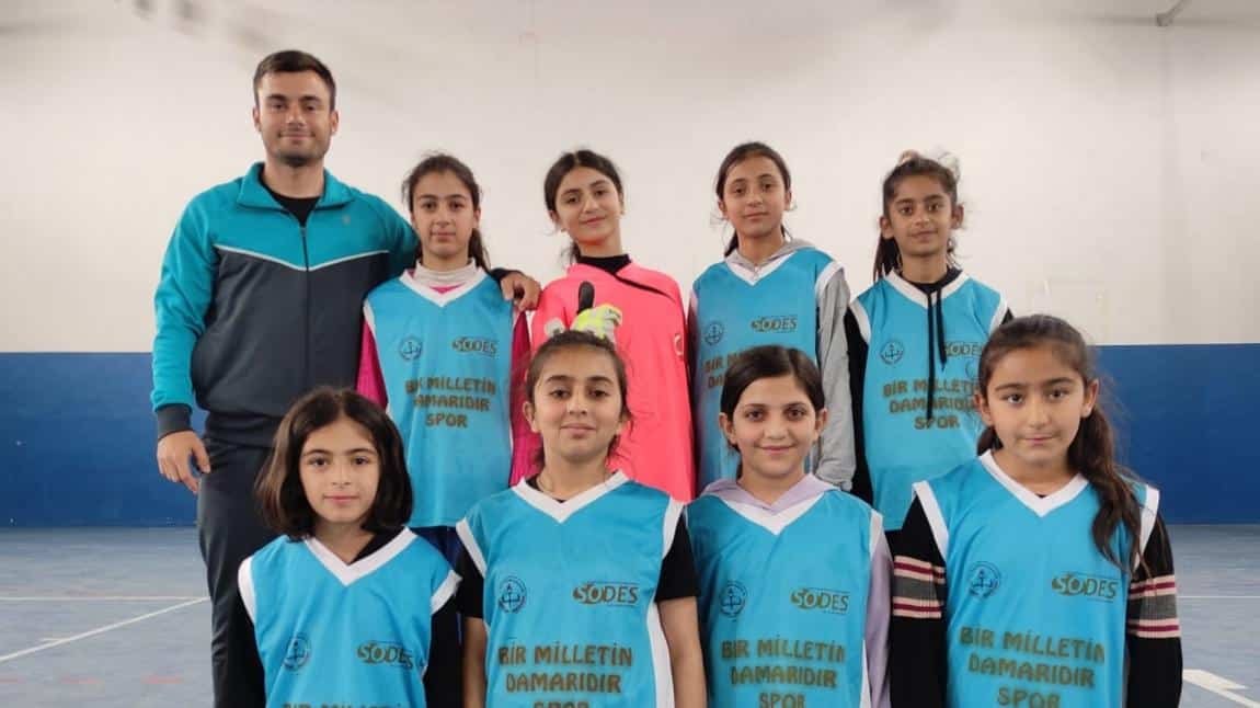2022-2023 Eğitim Öğretim Yılı Okul Sporları Küçük  Kızlar Futsal İlçe 1.'si