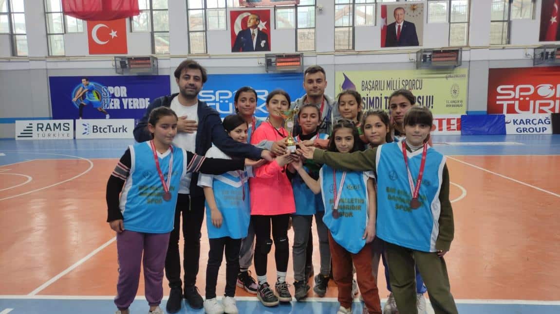 2022-2023 Eğitim Öğretim Yılı Okul Sporları Küçük  Kızlar Futsal İl 3.'sü